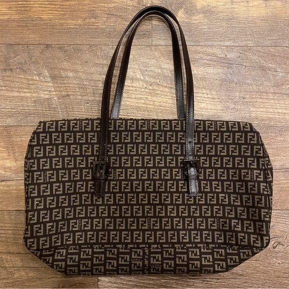 VINTAGE Fendi PRISTINE Printed Clutch Tote Purse 👜 Mini Duffel Shoulder Bag - Picture 4 of 6